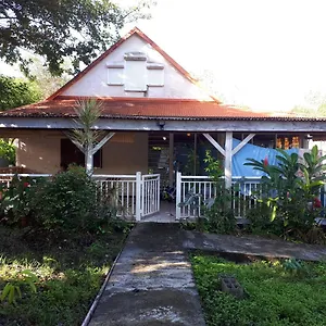 Lélis Séjour chez l'habitant Sainte-Anne (Grande-Terre)